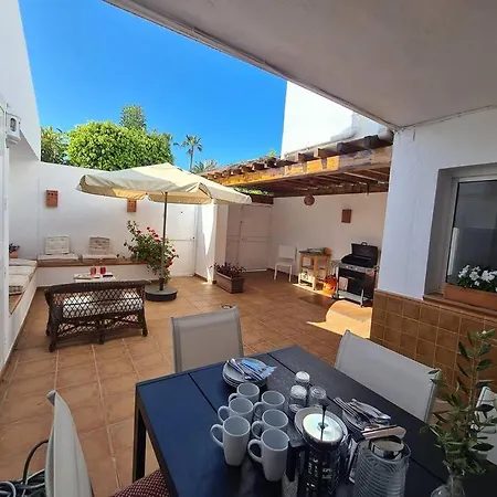Townhouse In - Walking Distance To Puerto Banus * Marbella