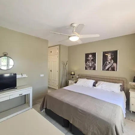 Townhouse In - Walking Distance To Puerto Banus Marbella