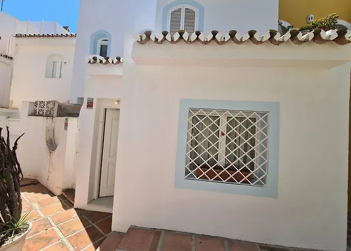 Townhouse In - Walking Distance To Puerto Banus *