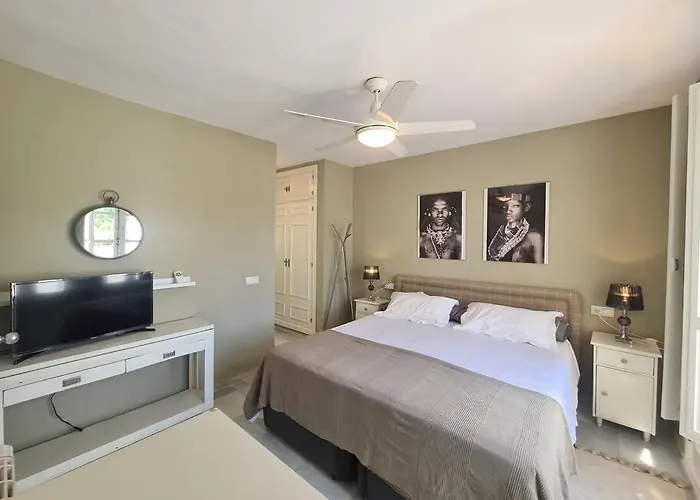 Townhouse In - Walking Distance To Puerto Banus Marbella