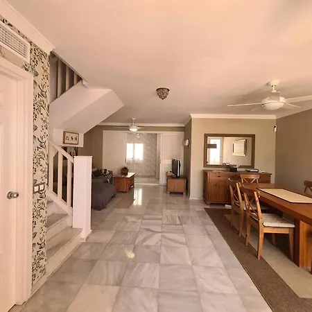 Villa Townhouse In - Walking Distance To Puerto Banus Marbella