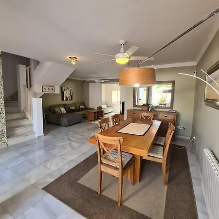 Villa Townhouse In - Walking Distance To Puerto Banus Marbella