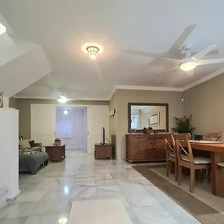 Townhouse In - Walking Distance To Puerto Banus Marbella