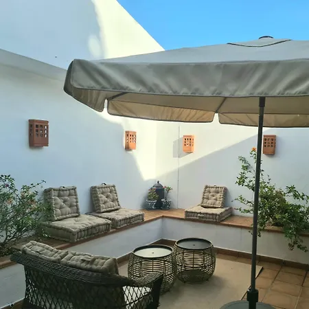 Townhouse In - Walking Distance To Puerto Banus Marbella