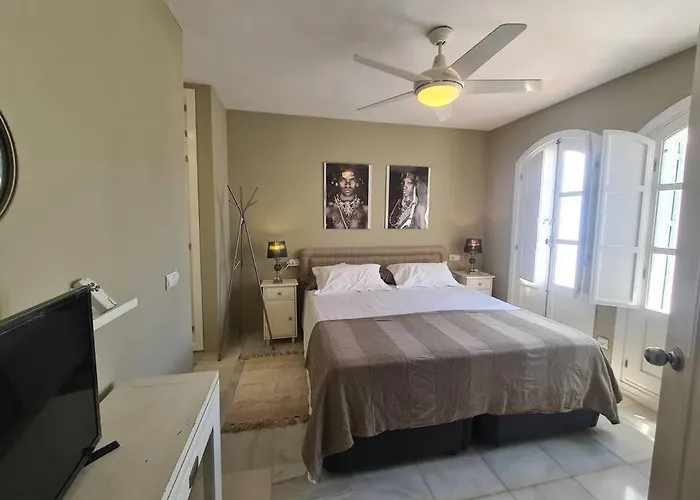 Townhouse In - Walking Distance To Puerto Banus Marbella