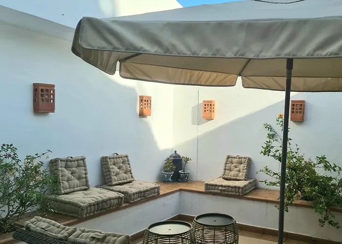 Townhouse In - Walking Distance To Puerto Banus Marbella