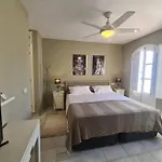Townhouse In - Walking Distance To Puerto Banus 马尔韦利亚