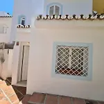 Townhouse In - Walking Distance To Puerto Banus *