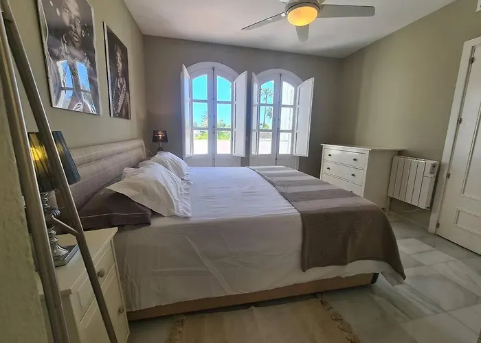 Townhouse In - Walking Distance To Puerto Banus Villa *